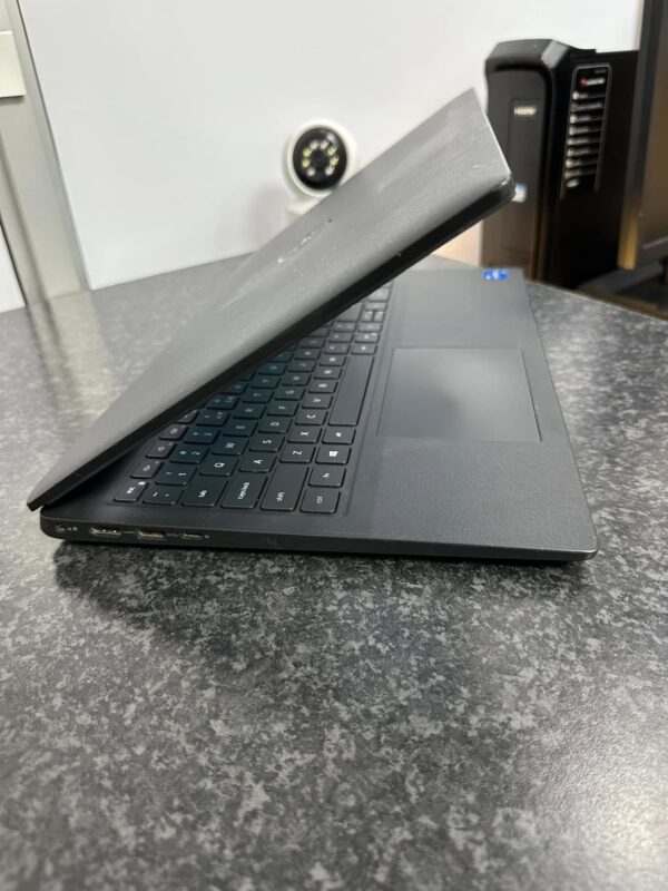 Dell Latitude 3520 - Image 2