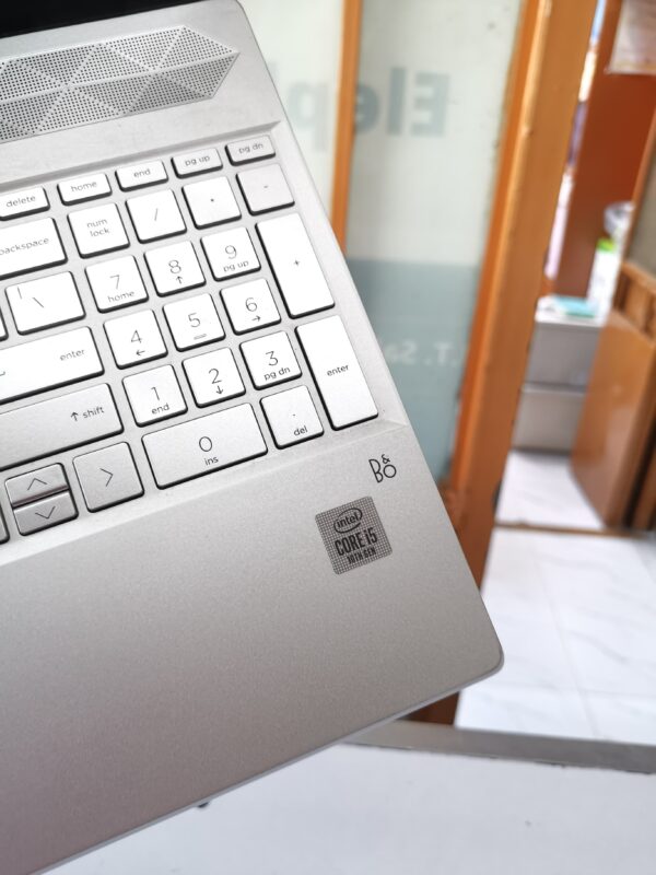 HP Pavilion 15 - Image 2