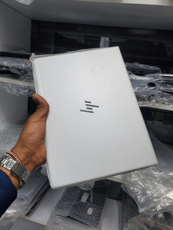 HP EliteBook 830 G5 - Image 2
