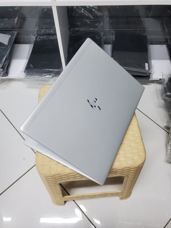 HP EliteBook 830 G5 - Image 3